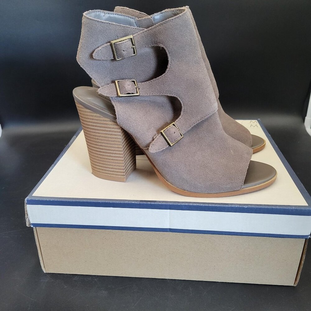 Melrose and Market Tiah Heel Stone Grey Suede Sandal Size 10M Great Condition